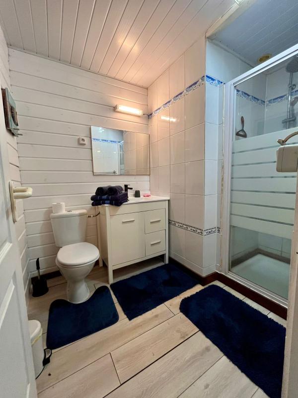 villa-avec-jacuzzi-vue-mer-tartane-caravelle - salle de douche  5
